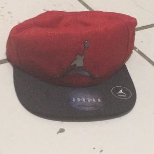 I’m selling a Jordan hat